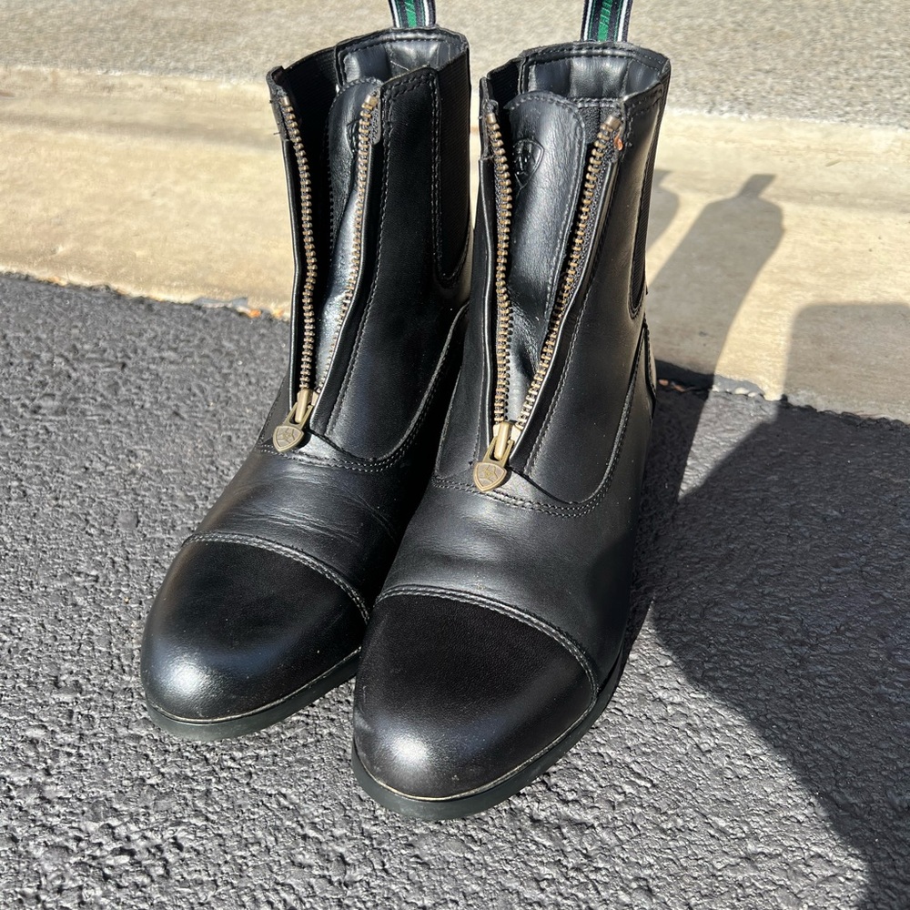 LIKE NEW ARIAT Heritage Zip Waterproof and Insulated Black Paddock Boots - 8